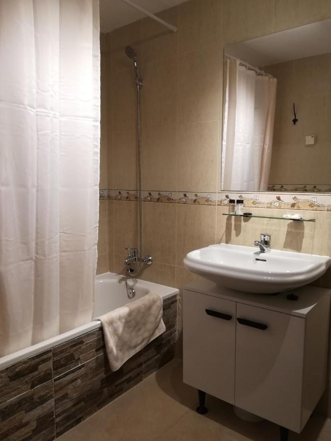 El Remanso Apartment กวาดาเลสต์ ภายนอก รูปภาพ